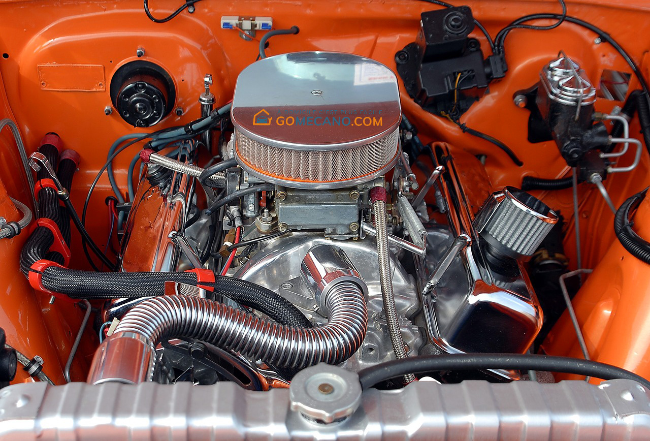 Moteur de voiture par GOMECANO.COM